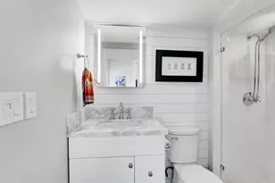 2409 NE 19th Ave, Wilton Manors, FL 33305 - Photo 12