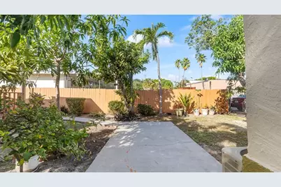 117 SW 1st Ave, Hallandale Beach, FL 33009 - Photo 12