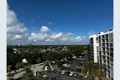 800  Parkview Dr, Unit #829, Hallandale Beach, FL 33009 - Photo 1
