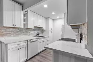 1038 Cambridge B, Deerfield Beach, FL 33442 - Photo 2