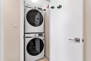 1900 N Bayshore Dr, Miami, FL 33132 - Photo 20