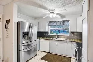 1073 SW 119th Ave, Davie, FL 33325 - Photo 6