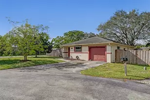 1073 SW 119th Ave, Davie, FL 33325 - Photo 2