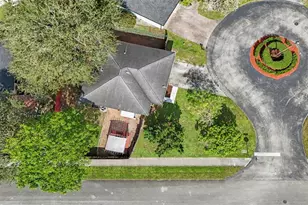 1073 SW 119th Ave, Davie, FL 33325 - Photo 16