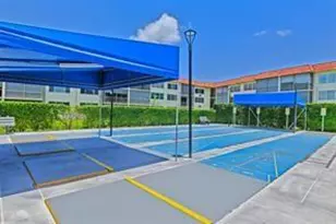 9511 N Hollybrook Lake Dr, Pembroke Pines, FL 33025 - Photo 38