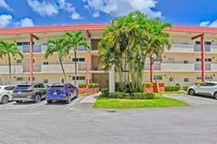 9511 N Hollybrook Lake Dr, Pembroke Pines, FL 33025 - Photo 2