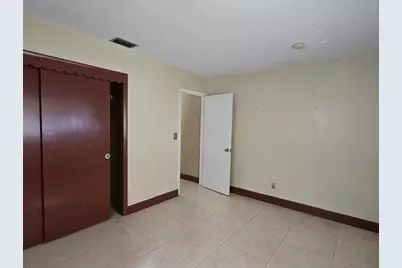 4215 NW 52nd Ave, Lauderdale Lakes, FL 33319 - Photo 22