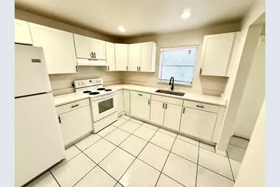 3880  Woodside Dr, Coral Springs, FL 33065 - Photo 2