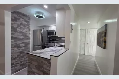 2831  Somerset Dr, Unit #105, Lauderdale Lakes, FL 33311 - Photo 14