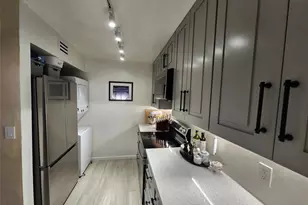 10004 Winding Lake Rd, Sunrise, FL 33351 - Photo 8