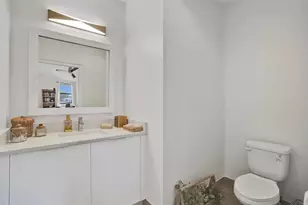 233 NE 11th St, Fort Lauderdale, FL 33304 - Photo 12