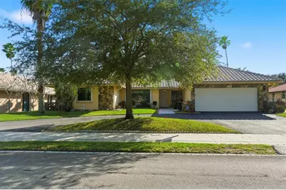 11060  Lakeview Dr, Coral Springs, FL 33071 - Photo 2