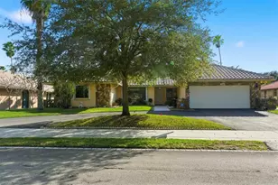 11060 Lakeview Dr, Coral Springs, FL 33071 - Photo 2