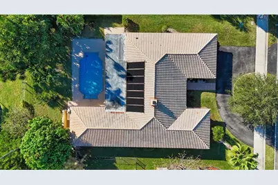 11060  Lakeview Dr, Coral Springs, FL 33071 - Photo 32