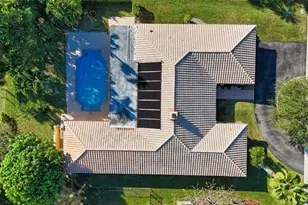 11060 Lakeview Dr, Coral Springs, FL 33071 - Photo 32