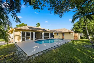 11060  Lakeview Dr, Coral Springs, FL 33071 - Photo 4