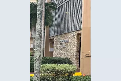 3301 N Country Club Dr, Unit #506, Miami, FL 33180 - Photo 6