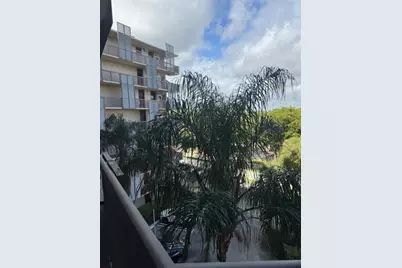 3301 N Country Club Dr, Unit #506, Miami, FL 33180 - Photo 18