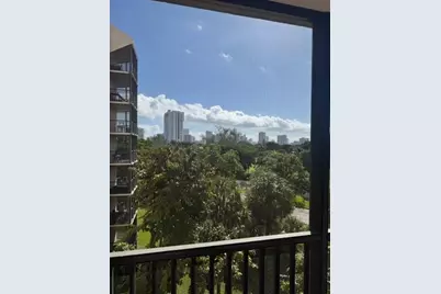 3301 N Country Club Dr, Unit #506, Miami, FL 33180 - Photo 20