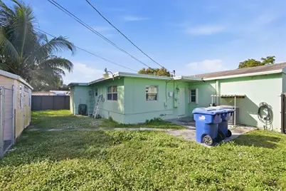 1320 NW 86th St, Miami, FL 33147 - Photo 36