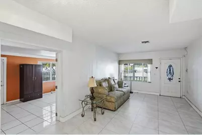 1320 NW 86th St, Miami, FL 33147 - Photo 12
