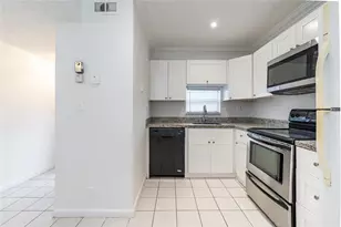 8940 S Hollybrook Blvd, Pembroke Pines, FL 33025 - Photo 14