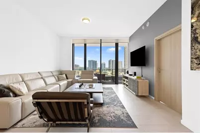 1000  Brickell Plz, Unit #1810, Miami, FL 33131 - Photo 1