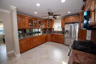 11040 NW 16th St, Pembroke Pines, FL 33026 - Photo 14
