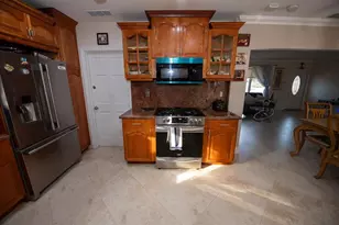 11040 NW 16th St, Pembroke Pines, FL 33026 - Photo 16