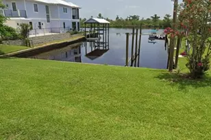 10301 SW Riverview Cir, Arcadia, FL 34269 - Photo 2