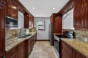 2117 NE 11th Ave, Wilton Manors, FL 33305 - Photo 12