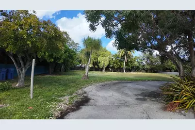 935 NE 34th Ct, Oakland Park, FL 33334 - Photo 2