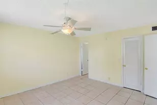 470 Executive Center Dr, West Palm Beach, FL 33401 - Photo 12