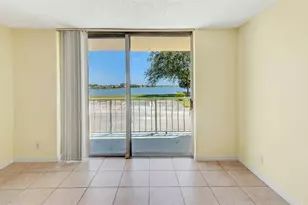 470 Executive Center Dr, West Palm Beach, FL 33401 - Photo 2