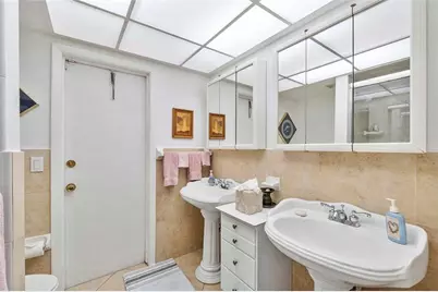 1678 NW 36th Ct, Oakland Park, FL 33309 - Photo 32