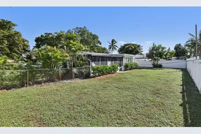 1040 N 74th Way, Hollywood, FL 33024 - Photo 8