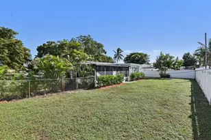 1040 N 74th Way, Hollywood, FL 33024 - Photo 8