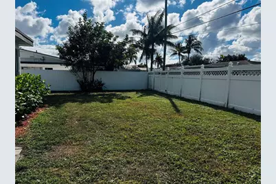 1040 N 74th Way, Hollywood, FL 33024 - Photo 14
