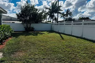 1040 N 74th Way, Hollywood, FL 33024 - Photo 14