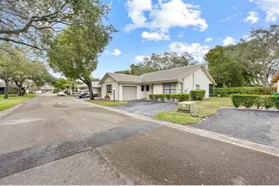 425  Shadow Wood Ln, Coral Springs, FL 33071 - Photo 1