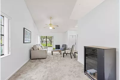 425  Shadow Wood Ln, Coral Springs, FL 33071 - Photo 10