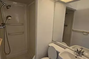 31 SW 10th St, Dania Beach, FL 33004 - Photo 6