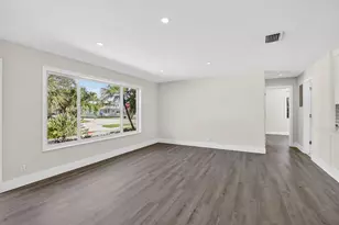 954 SE 7th St, Deerfield Beach, FL 33441 - Photo 2