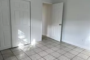 140 NW 40th St, Oakland Park, FL 33309 - Photo 6