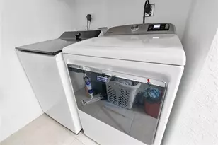 8211 NW 74th Ave, Tamarac, FL 33321 - Photo 28