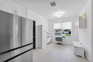 8211 NW 74th Ave, Tamarac, FL 33321 - Photo 10