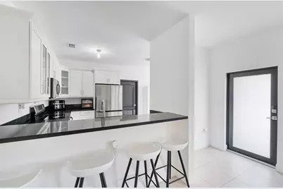 8211 NW 74th Ave, Tamarac, FL 33321 - Photo 12