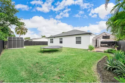 8211 NW 74th Ave, Tamarac, FL 33321 - Photo 34