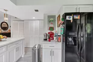 209 Wimbledon Lake Dr Unit, Plantation, FL 33324 - Photo 4