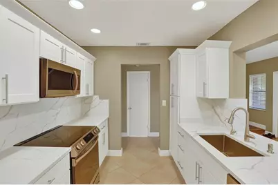 2124 NE 9th Ave, Unit #2124, Wilton Manors, FL 33305 - Photo 8